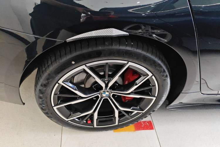 Used BMW 5 Series 2023 530Li Luxury Edition M Sport Package Exterior 2