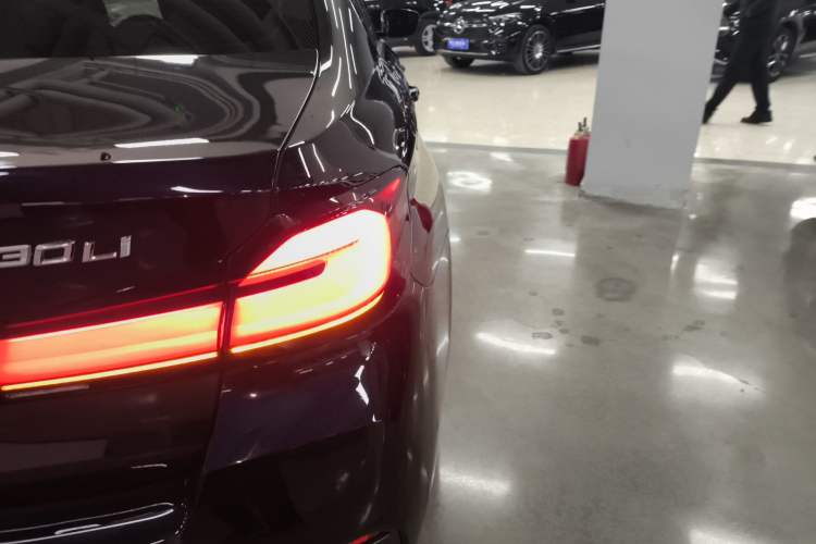 Used BMW 5 Series 2023 530Li xDrive M Sport Package Exterior 3