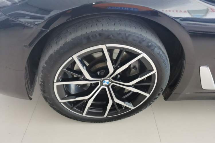 Used BMW 5 Series 2023 530Li Luxury Edition M Sport Package Exterior 4