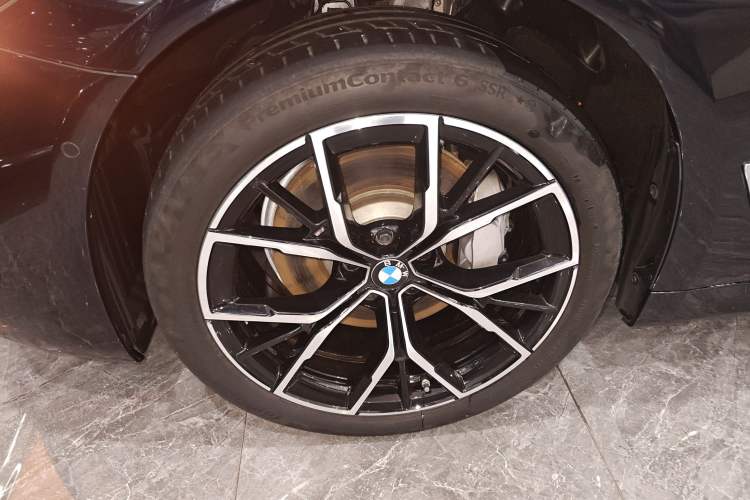 Used BMW 5 Series 2023 530Li Luxury Edition M Sport Package Exterior 4