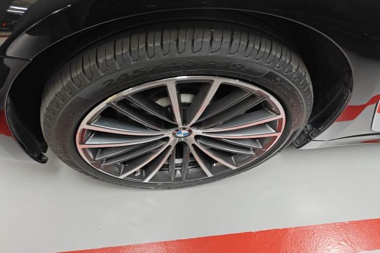Used BMW 5 Series 2023 Restyled 530Li Leading Edition M Sport Package Exterior 4