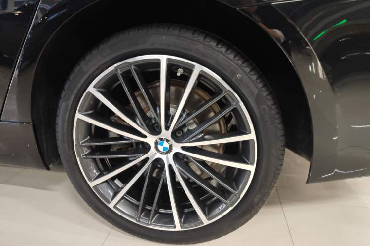 Used BMW 5 Series 2023 Restyled 530Li Leading Edition M Sport Package Exterior 4