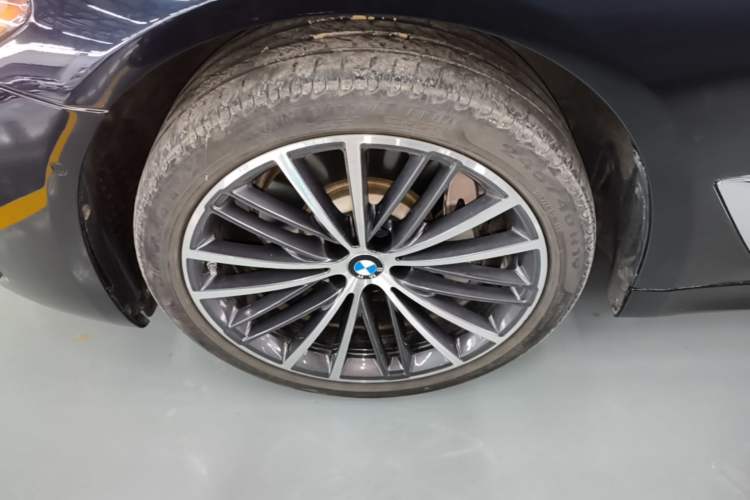 Used BMW 5 Series 2023 530Li Leading Model M Sport Package Exterior 4
