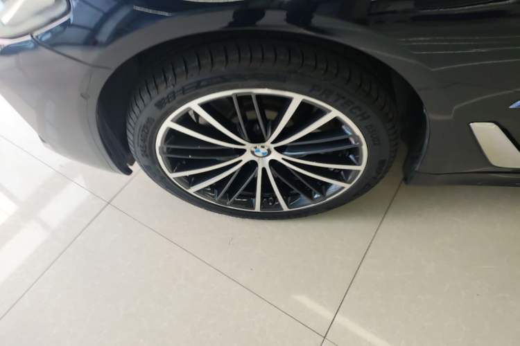 Used BMW 5 Series 2023 530Li Leading Model M Sport Package Exterior 4