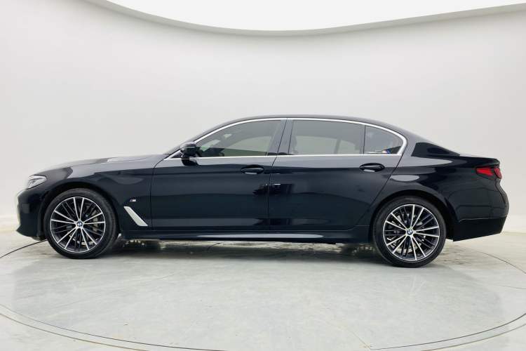 Used BMW 5 Series 2023 Restyled 530Li Leading Edition M Sport Package Exterior 4