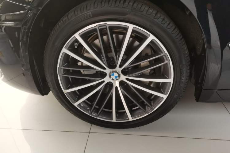 Used BMW 5 Series 2023 Restyled 530Li Leading Edition M Sport Package Exterior 4