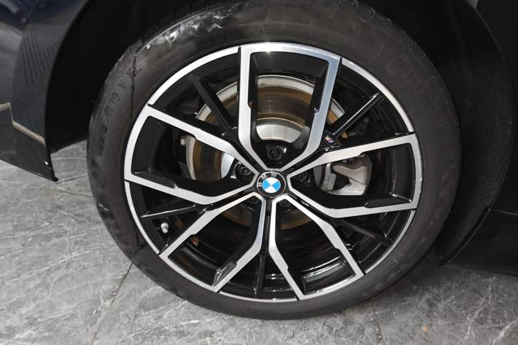 Used BMW 5 Series 2023 530Li Luxury Edition M Sport Package Exterior 5