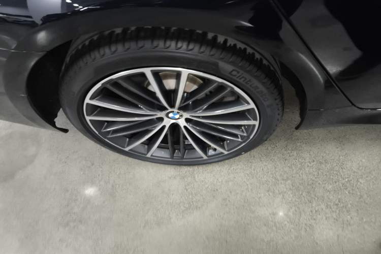 Used BMW 5 Series 2023 530Li xDrive M Sport Package Exterior 5