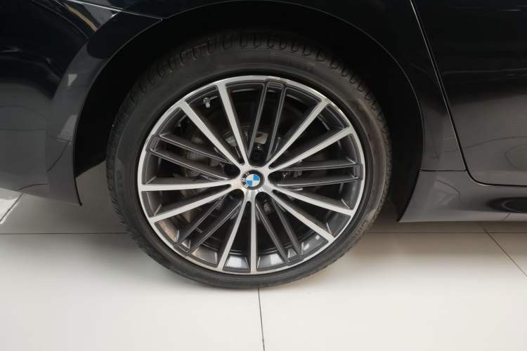 Used BMW 5 Series 2023 Restyled 530Li Leading Edition M Sport Package Exterior 5