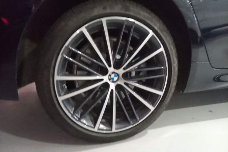 Used BMW 5 Series 2023 Restyled 530Li Leading Edition M Sport Package Exterior 5