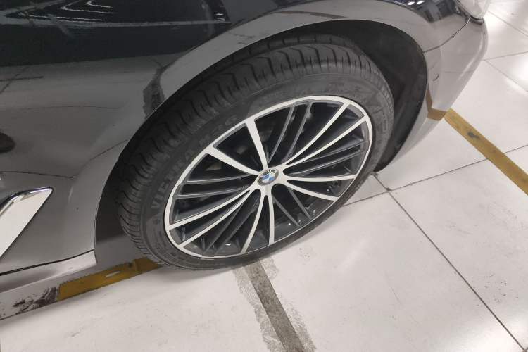 Used BMW 5 Series 2023 Restyled 530Li Leading Edition M Sport Package Exterior 5