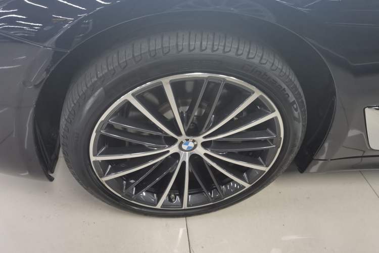 Used BMW 5 Series 2023 Restyled 530Li Leading Edition M Sport Package Exterior 7