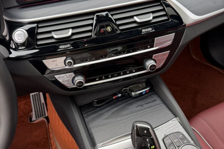 Used BMW 5 Series 2023 Restyled 530Li Leading Edition M Sport Package Exterior 7