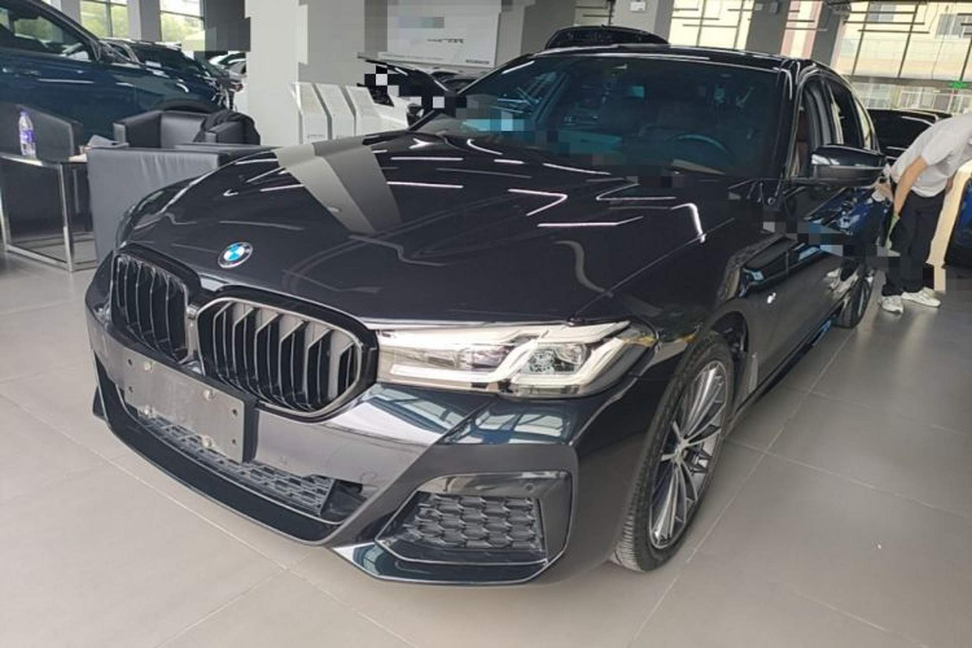 Used BMW 5 Series 2023 530Li Leading Model M Sport Package Front Left 45 Deg
