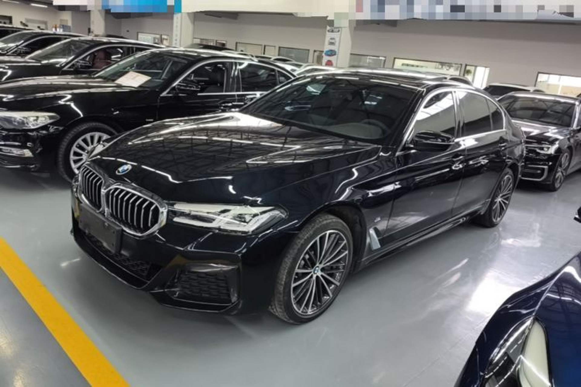Used BMW 5 Series 2023 530Li Leading Model M Sport Package Front Left 45 Deg