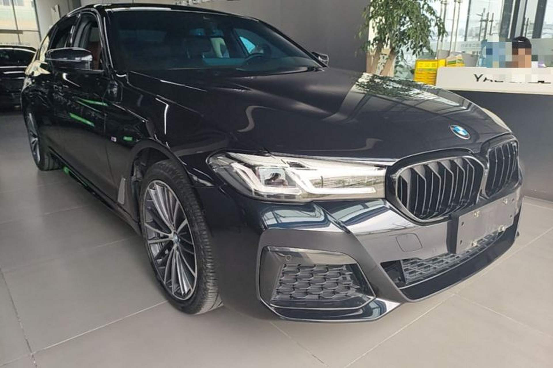 Used BMW 5 Series 2023 530Li Leading Model M Sport Package Front Right 45 Deg