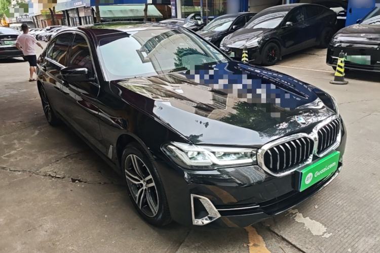 Used BMW 5 Series 2023 530Li Leading Edition Luxury Package Front Right 45 Deg
