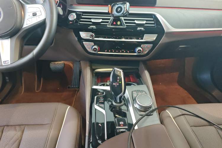 Used BMW 5 Series 2023 530Li Leading Model M Sport Package Gear Lever