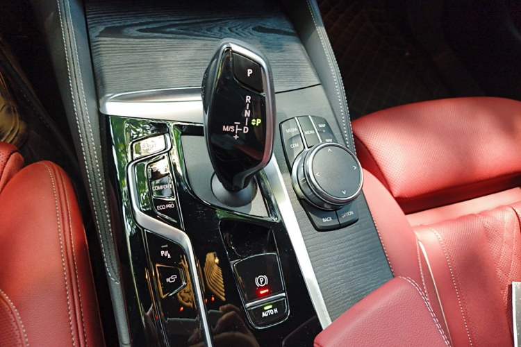 Used BMW 5 Series 2023 530Li Luxury Edition M Sport Package Gear Lever