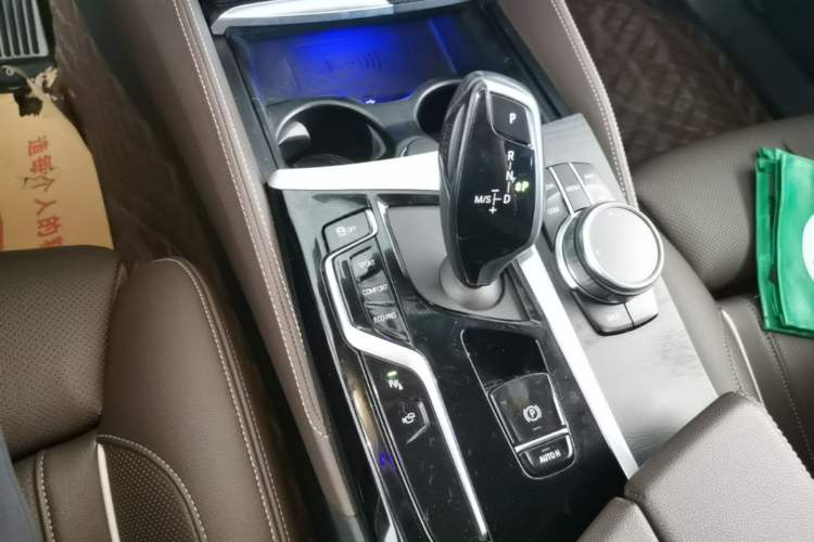 Used BMW 5 Series 2023 530Li Luxury Edition M Sport Package Gear Lever