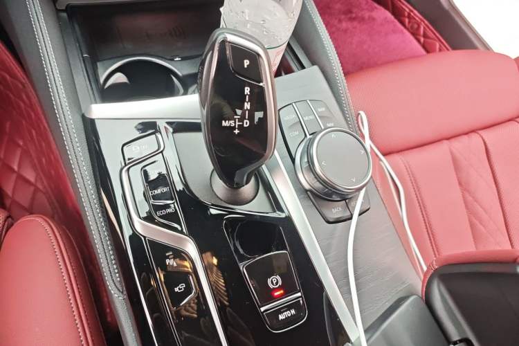 Used BMW 5 Series 2023 Restyled 530Li Luxury Edition M Sport Package Gear Lever
