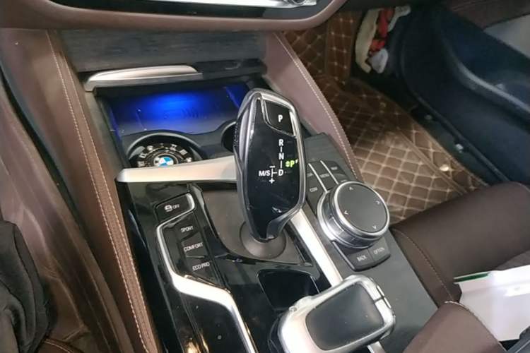 Used BMW 5 Series 2023 530Li Leading Model M Sport Package Gear Lever