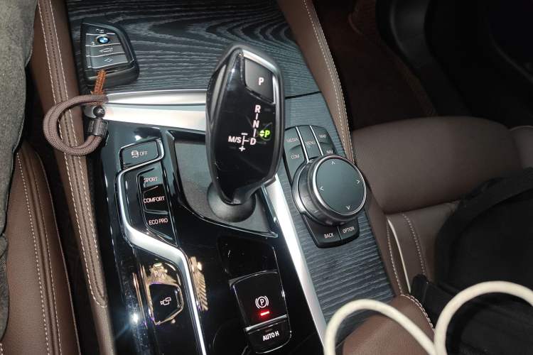 Used BMW 5 Series 2023 530Li Luxury Edition M Sport Package Gear Lever