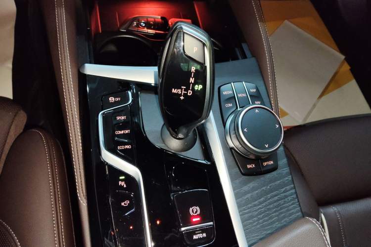 Used BMW 5 Series 2023 Restyled 530Li Luxury Edition M Sport Package Gear Lever