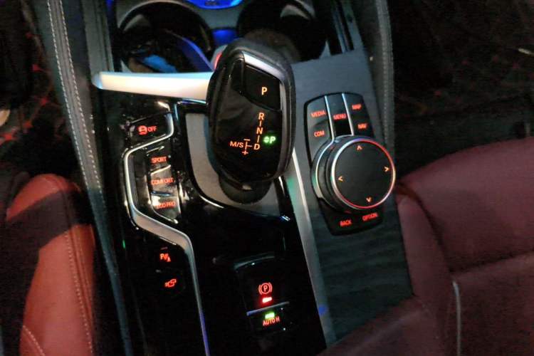 Used BMW 5 Series 2023 530Li Luxury Edition M Sport Package Gear Lever
