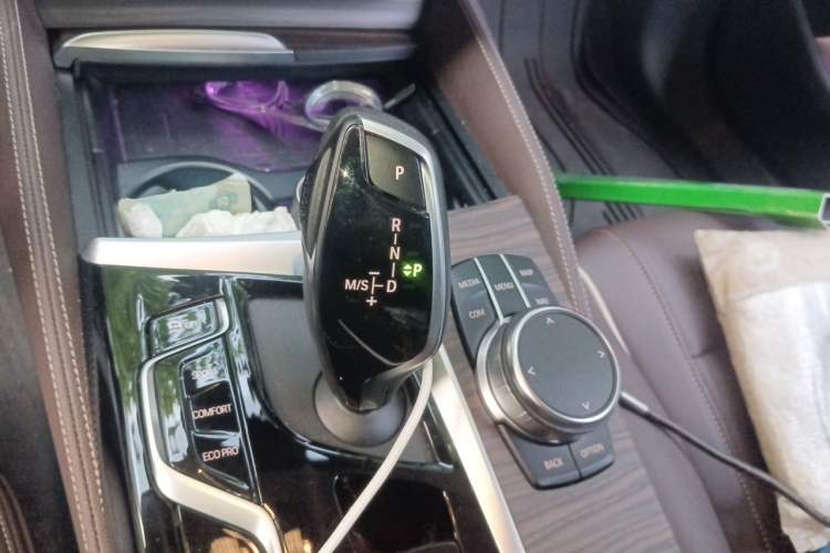 Used BMW 5 Series 2023 530Li xDrive Luxury Package Gear Lever