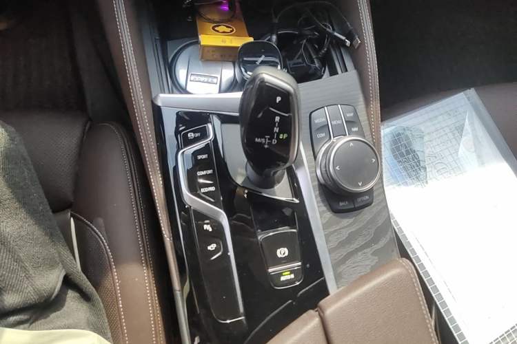 Used BMW 5 Series 2023 Restyled 530Li Luxury Edition M Sport Package Gear Lever