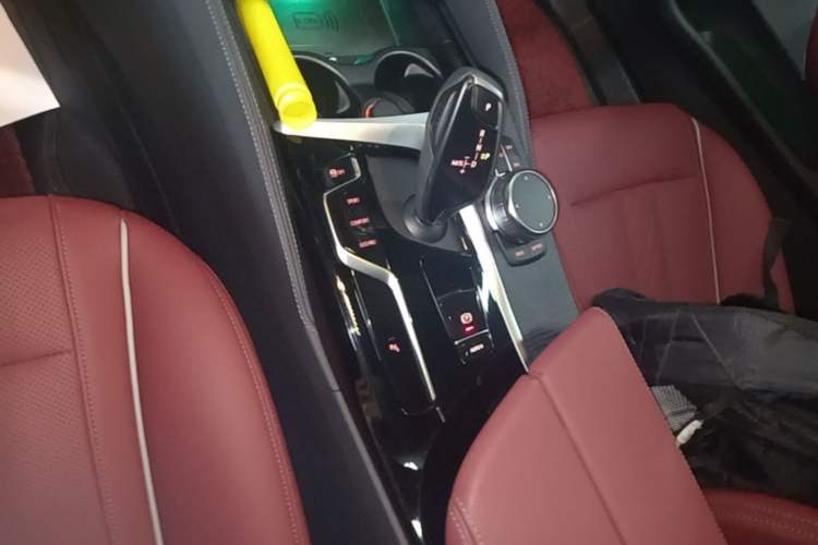 Used BMW 5 Series 2023 530Li Leading Model M Sport Package Gear Lever