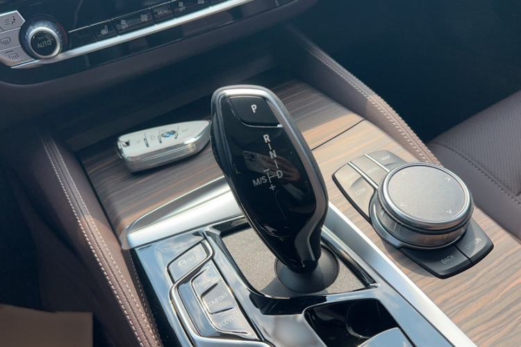 Used BMW 5 Series 2023 530Li Leading Edition Luxury Package Gear Lever