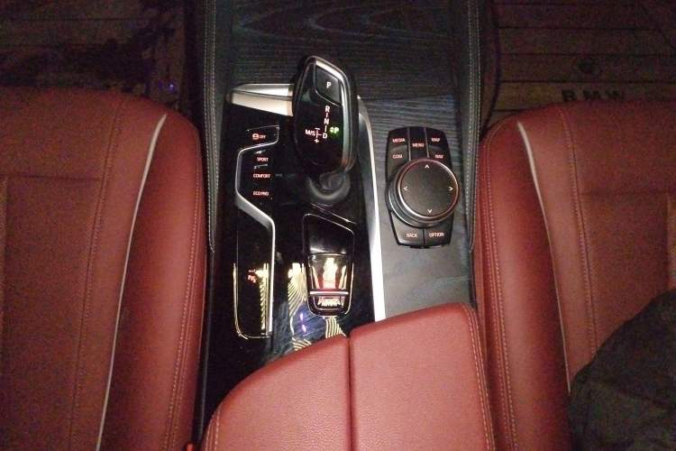 Used BMW 5 Series 2023 530Li Leading Model M Sport Package Gear Lever