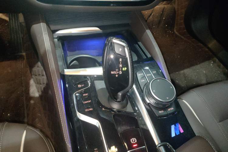 Used BMW 5 Series 2023 Restyled 530Li Leading Edition M Sport Package Gear Lever