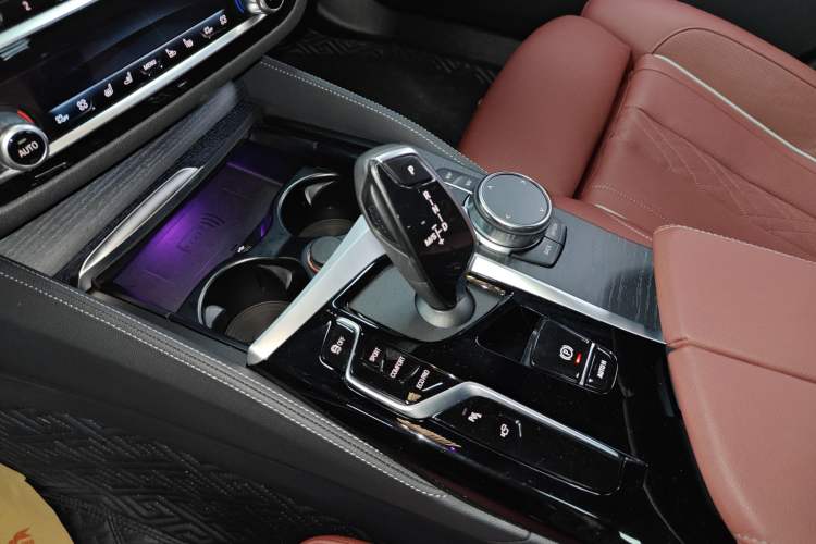 Used BMW 5 Series 2023 530Li Luxury Edition M Sport Package Gear Lever