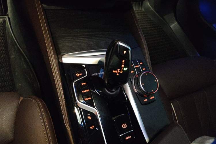 Used BMW 5 Series 2023 530Li Luxury Edition M Sport Package Gear Lever