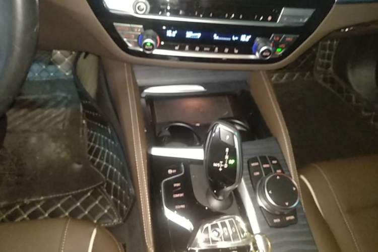 Used BMW 5 Series 2023 530Li Leading Model M Sport Package Gear Lever