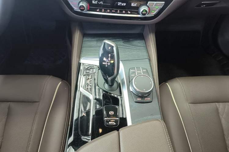 Used BMW 5 Series 2023 530Li Leading Model M Sport Package Gear Lever