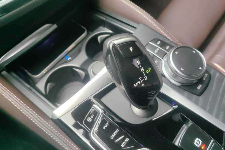 Used BMW 5 Series 2023 530Li Luxury Edition M Sport Package Gear Lever
