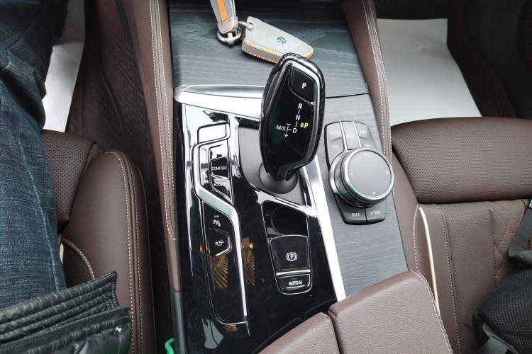 Used BMW 5 Series 2023 530Li Luxury Edition M Sport Package Gear Lever