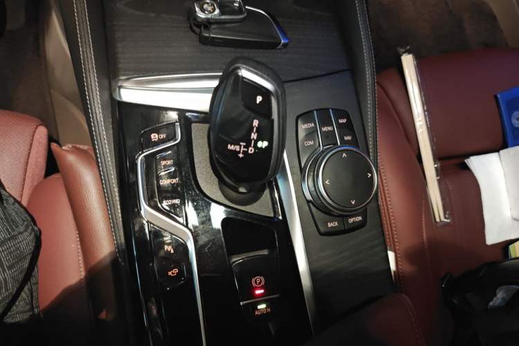 Used BMW 5 Series 2023 530Li Luxury Edition M Sport Package Gear Lever