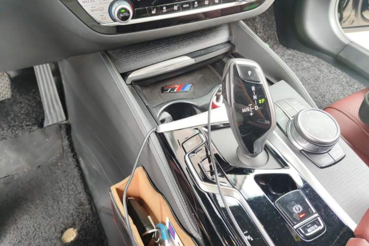 Used BMW 5 Series 2023 530Li Leading Model M Sport Package Gear Lever