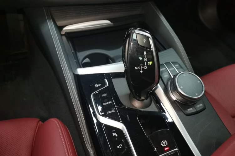 Used BMW 5 Series 2023 530Li Luxury Edition M Sport Package Gear Lever