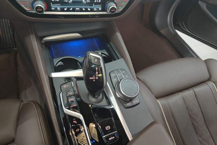 Used BMW 5 Series 2023 530Li Luxury Edition M Sport Package Gear Lever