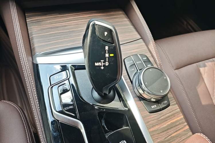 Used BMW 5 Series 2023 530Li Leading Edition Luxury Package Gear Lever
