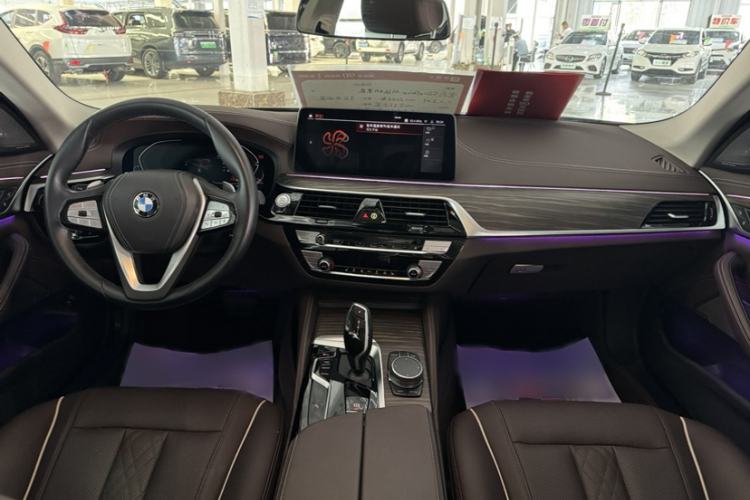 Used BMW 5 Series 2023 530Li xDrive Luxury Package Interior 1