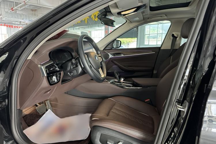 Used BMW 5 Series 2023 530Li xDrive Luxury Package Interior 2