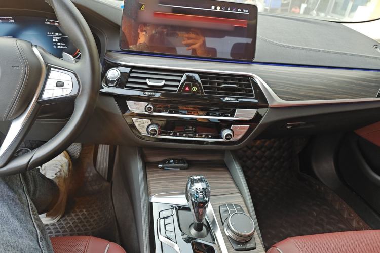 Used BMW 5 Series 2023 530Li Leading Edition Luxury Package Interior 2