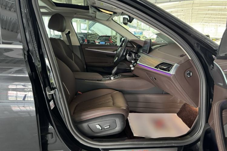 Used BMW 5 Series 2023 530Li xDrive Luxury Package Interior 3